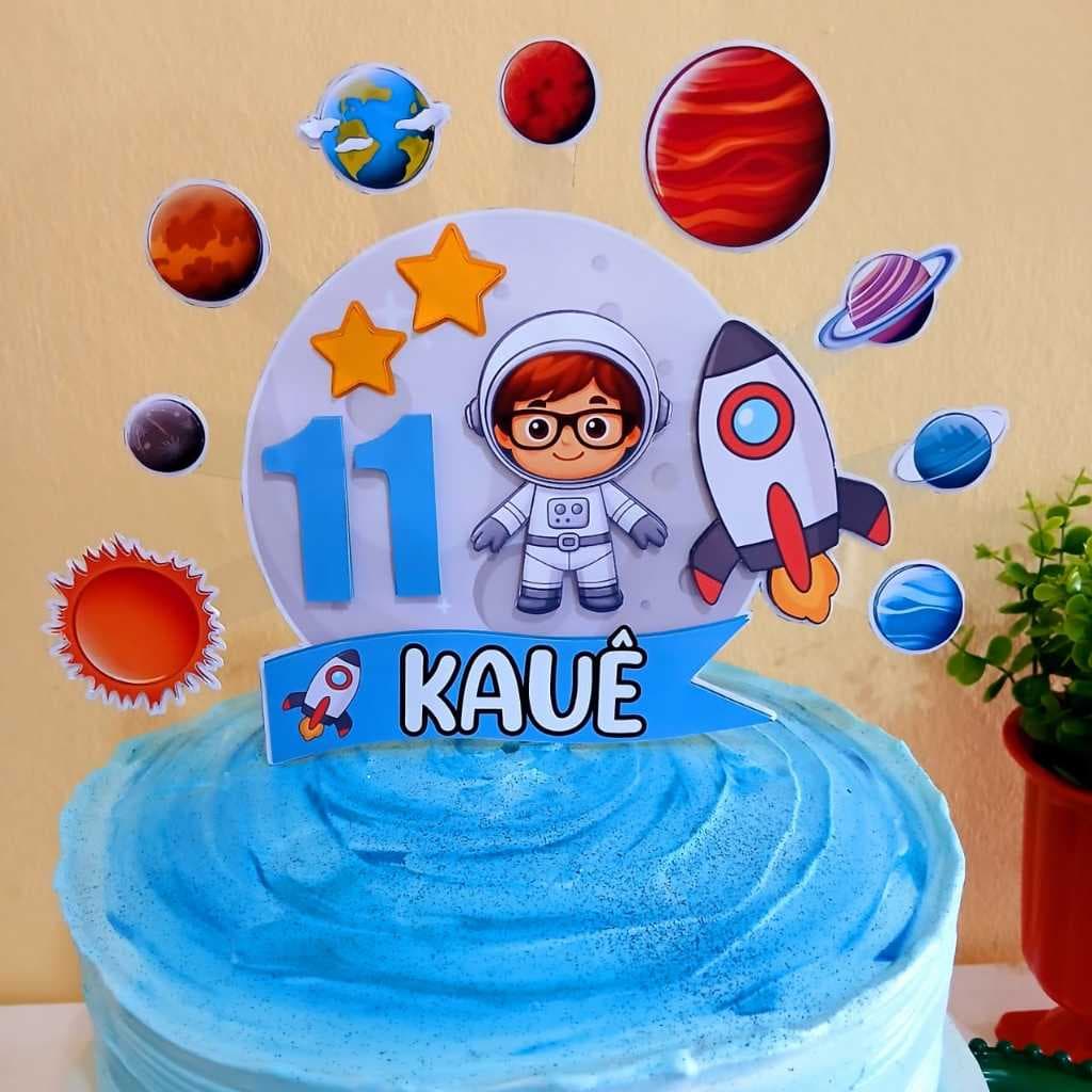 Topo de Bolo Astronauta 3D Personalizado com Nome e Idade – Tema Espaço com Efeito Flutuante