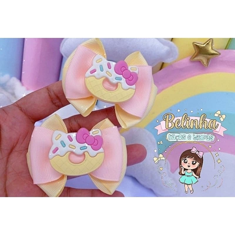 Par de Lacinhos Hello Kitty Infantil – Parzinho de Laço Bico de Pato Menina Personagem Kit 2 Unidades Luxo