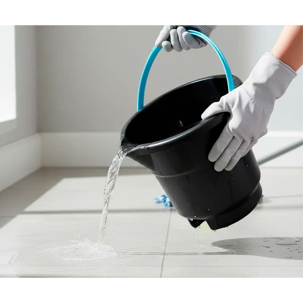 Kit Com 2 Balde Plástico Reforçado Com Alça Preto 8L Limpeza Multiuso Cuidado Com a Casa Banheiro