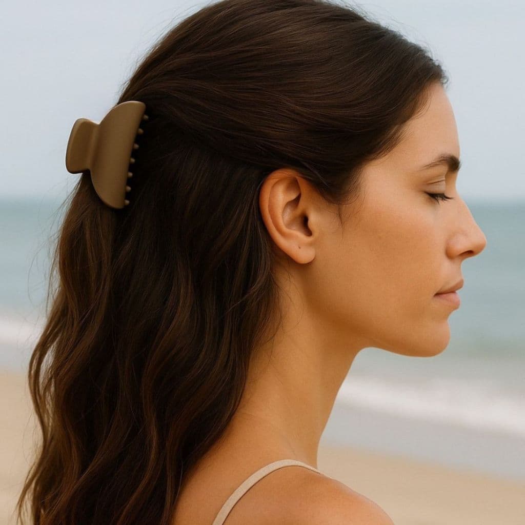 Piranha Presilha  Média Para Cabelo Modelo  Baleia Marrom Fosca - Praticidade e Encanto - Landh's