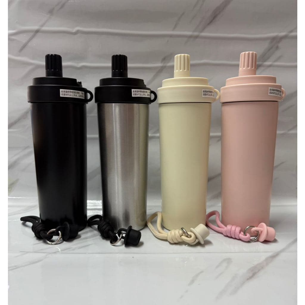Caneca grande de 700 ml com alça de mão, forro térmico 304 e canudo de vidro