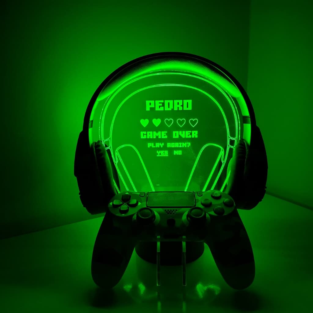 Suporte Gamer com LED RGB Personalizado – Porta Headset e Controle com Nome Gravado a Laser