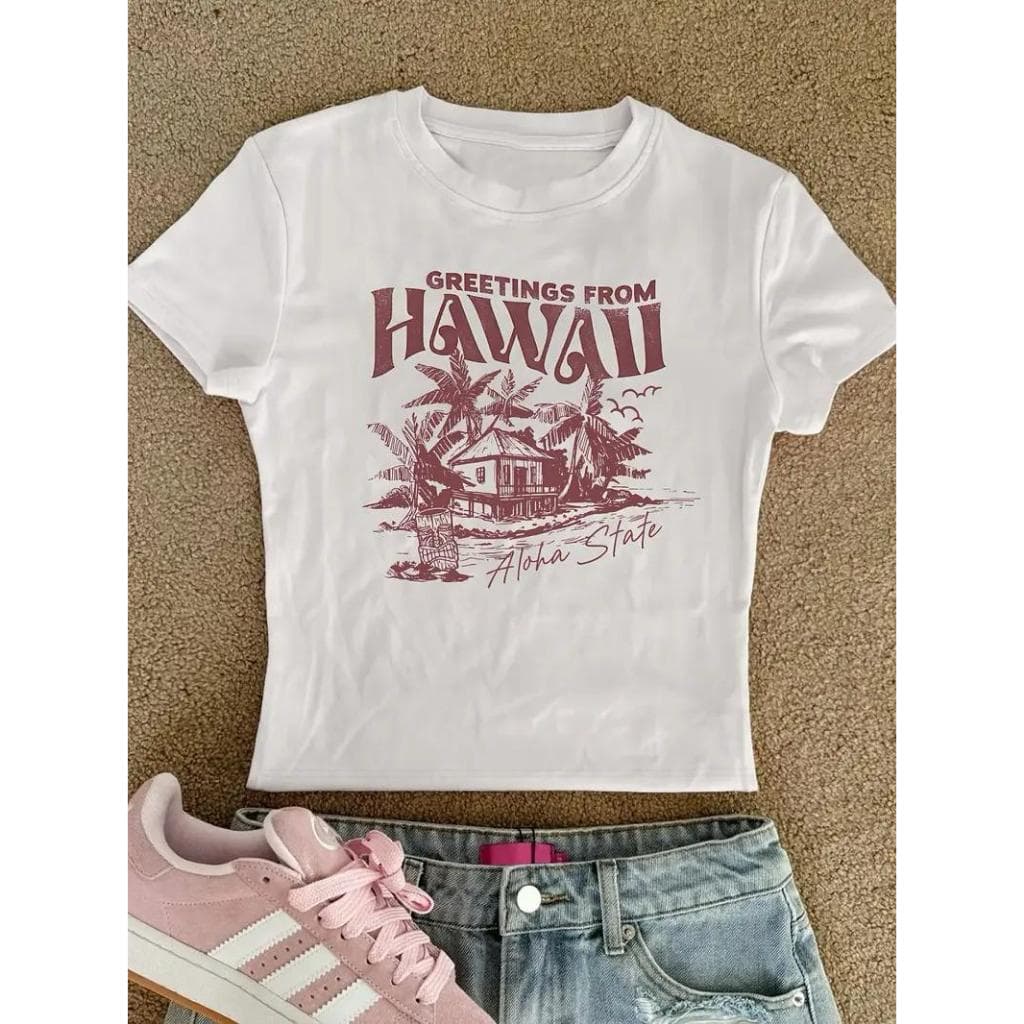Camiseta Feminina Temática Havaiana - Estampa Aloha com Manga Curta, Mapa do Havai, árvores de Palmeira e Design de Pran