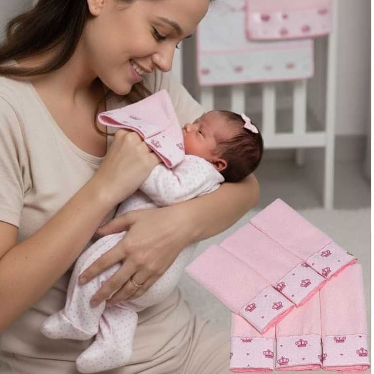 Kit Toalha Ombro ou Boca Babete Poliester Algodão Lisas Overlocadas No Acabamento e Tecido Estampados No Detalhe 20x40cm