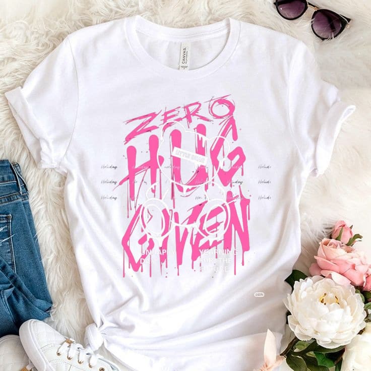roupa feminina com frases  seu estilo, sua mensagem  expresse quem você é  moda com  estampas coloridas  dia a dia