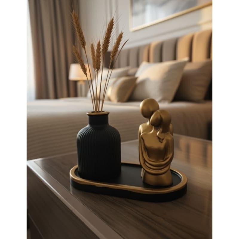 ​Kit Decoração Escultura Casal Dourado + Vaso Moderno Preto C/ Bandeja Luxo – Mesa de Centro Quarto Sala