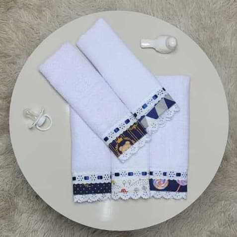 Kit Toalhas Babete Ombro ou Boca Algodão Com Poliester 20x40cm Lasy e Passa Fitas No Acabamento Estampas Variadas Mistas