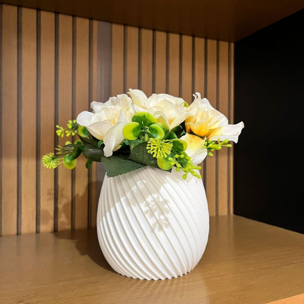 Vaso funcional para plantas e flores naturais ou artificiais / Vaso Flow com prato