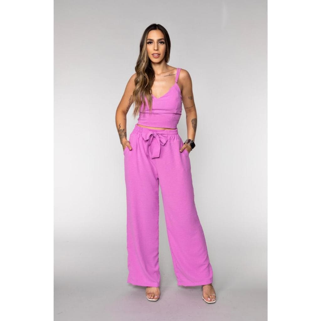 Conjunto Feminino Estilo Social – Cropped Justo + Calça Solta com Cinto