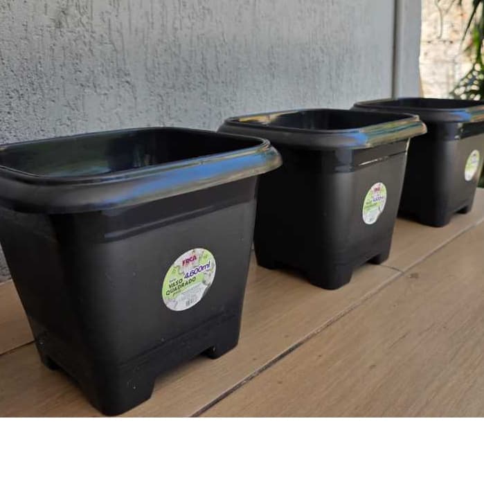 Kit de 2 a 6 Vasos Quadrado 4,6 Litros para plantas de Plástico Preto