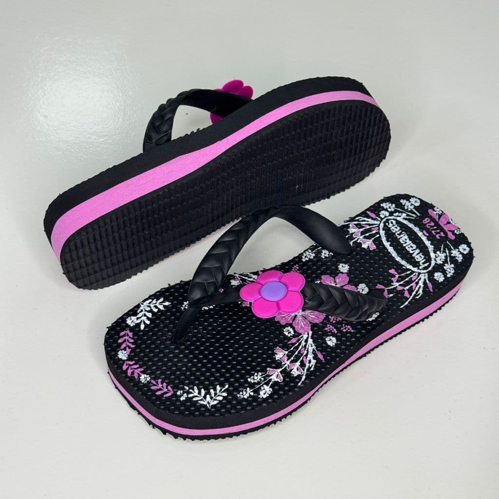Tamanco Infantil Chinelo com Estampa Floral e Detalhe de Flor