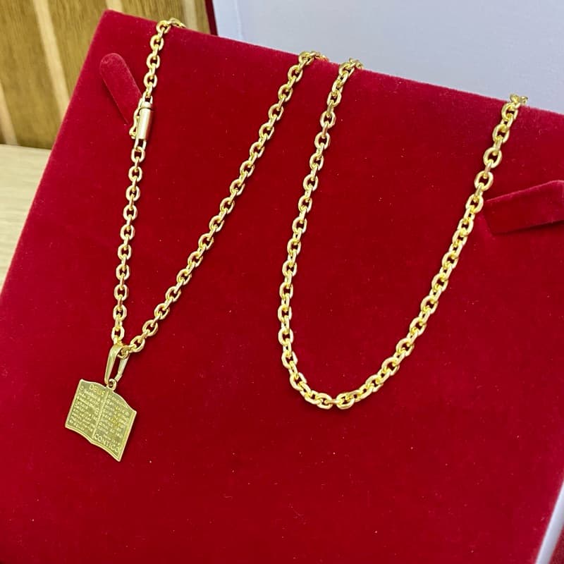 Corrente cordão cadeado quina 4mm + pingente bíblia