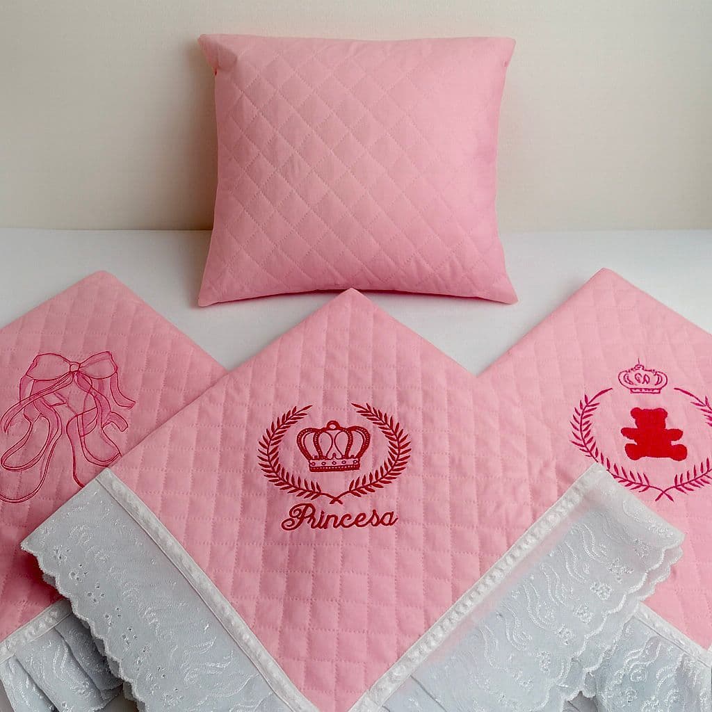 Kit 2 peças Manta Mantinha Matelada Infantil com Almofada Decorativa Cheia para Berço