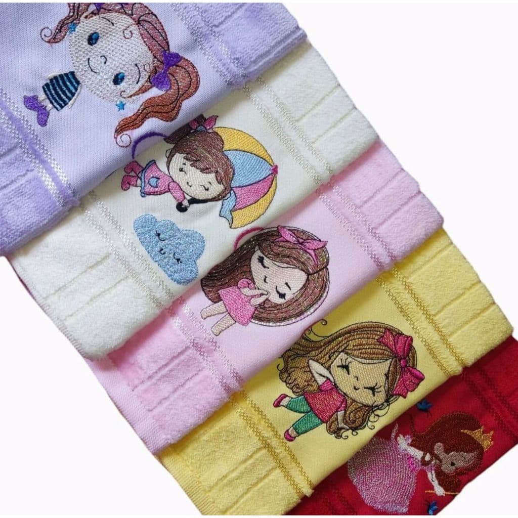 Kit  5 de Toalhas de Lavabo Bordadas Personalizadas - Meninas