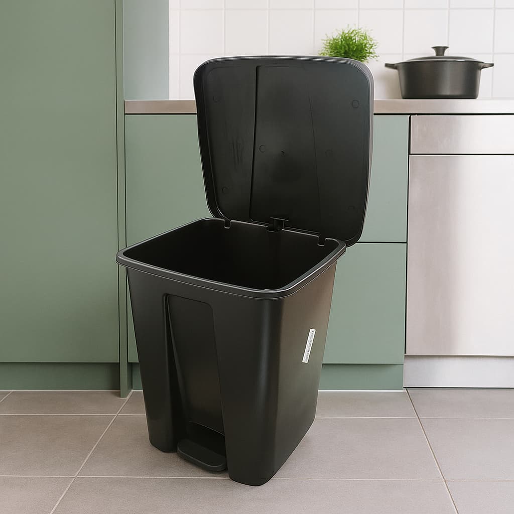 Lixeira Pedal 16L Plástica Preta Cozinha Banheiro Escritório Tampa Automática Compacta Higiene