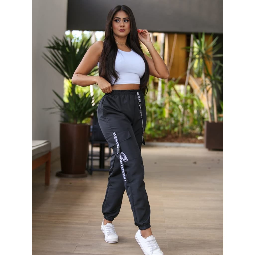 Calça Jogger Cargo bolsos laterais Premium Feminina Com corrente e detalhe refletivo