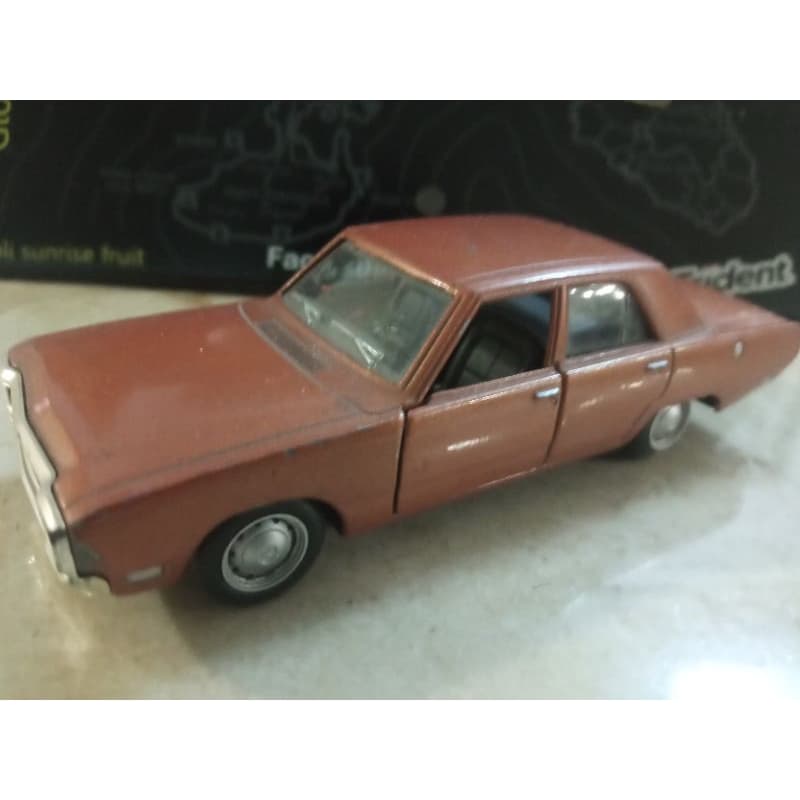 Miniatura de metal Dodge Dart