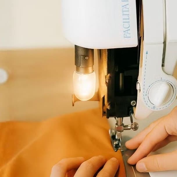 2 Lâmpadas de Encaixe para Máquina de Costura Singer Doméstica 110w 2 polos 15w - Fácil instalação