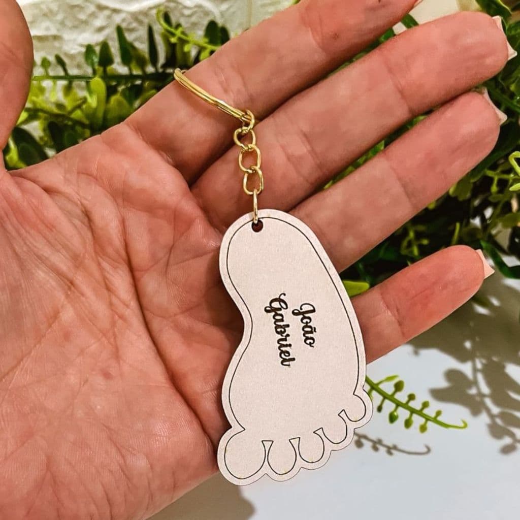 Kit Chaveiros MDF para chá de bebê, nascimento ou aniversário Pézinho