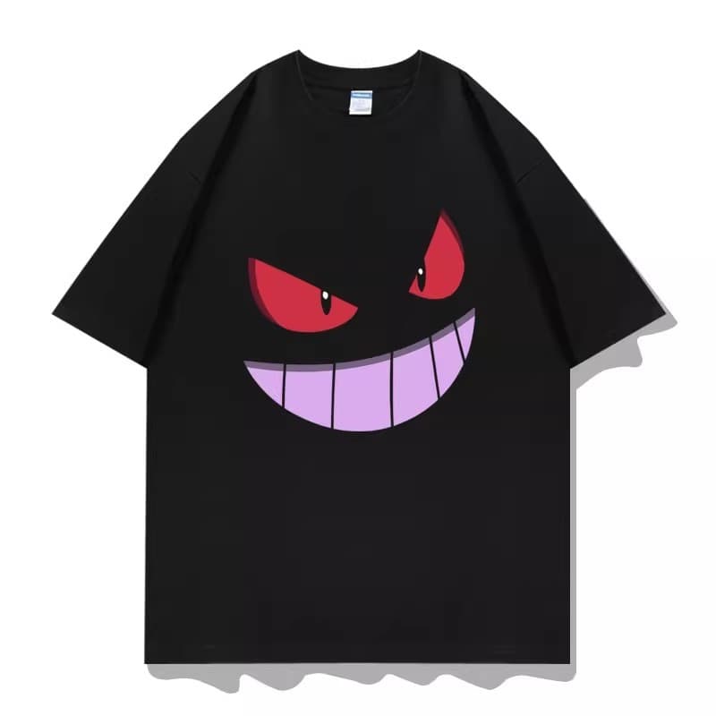 Camiseta plus size com estampa do Gengar, apresentando personagens de anime/Pokémon, 100% algodão, gola redonda.