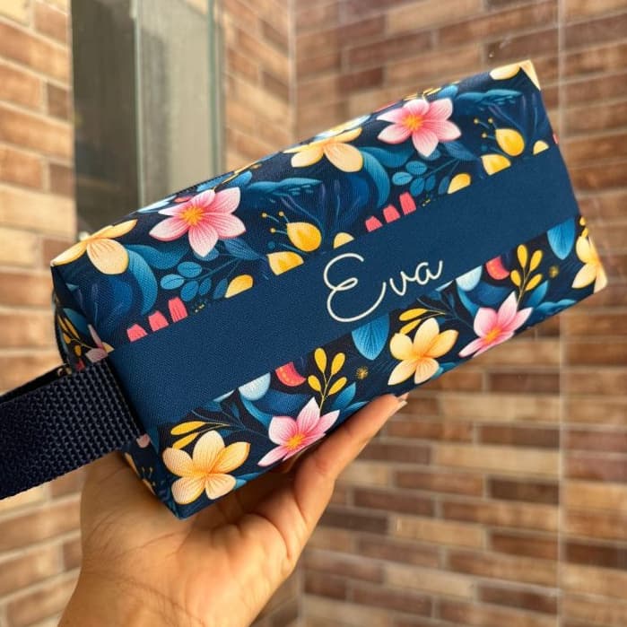 06 Necessaire personalizada c/ nome feminina, presente, linda, exclusiva, make, viagem, dia a dia