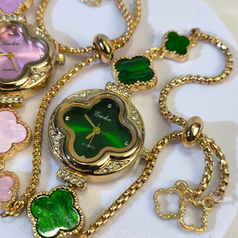 Relógio Feminino Trevo de Diamantes Dourado Elegante