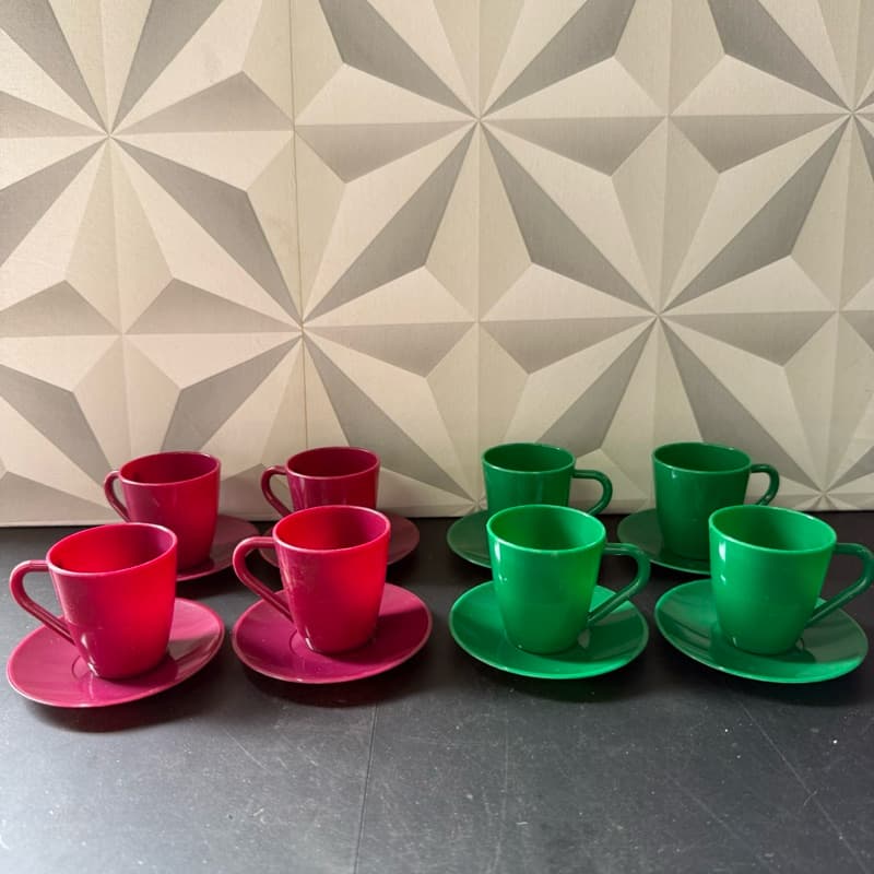 Jogo de xícara de acrílico com 8 peças xícara e pires vermelho ou verde para café chá cappuccino kit conjunto xícaras