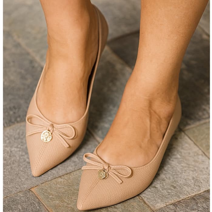 Sapatilha Bico Fino Nude Feminina com Laço Decorativo  Estilo e Conforto
