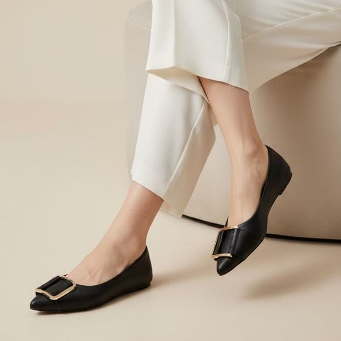 Sapatilha Feminina Confortável Luxo Elegante Sapato Feminino Mocassim Bico Fino Preto Enfeite