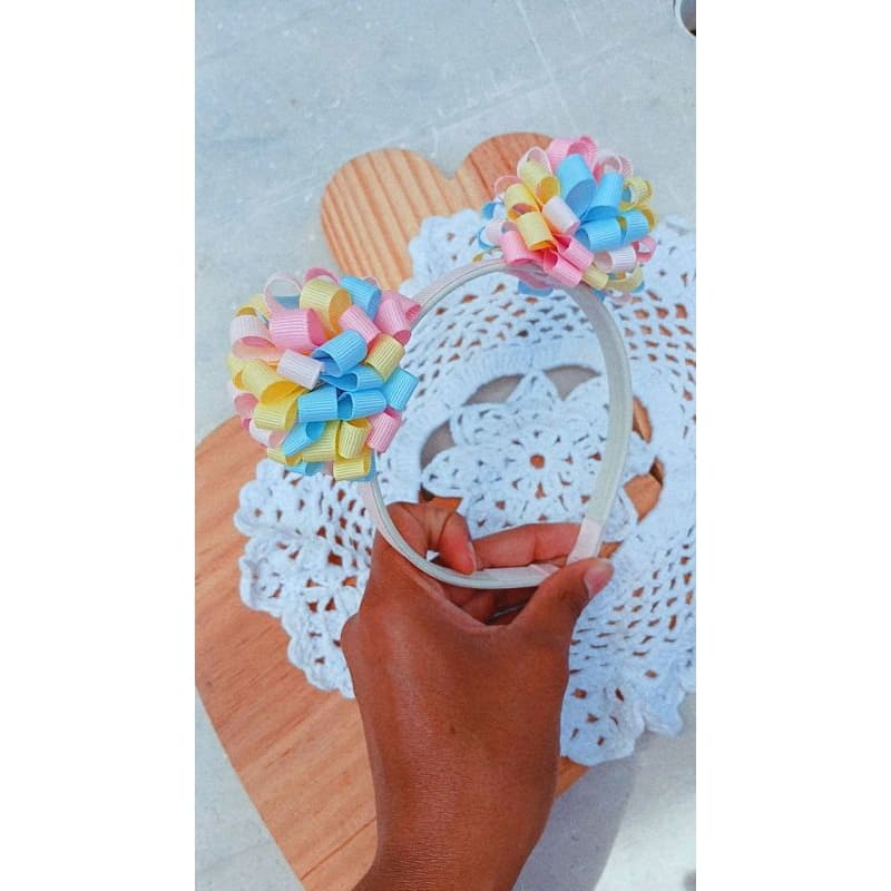 Kit com 20 unidades de tiara pompom cores diversas. Lembrancinha de aniversário. Lembrança de festa. LEIA A DESCRIÇÃO!!