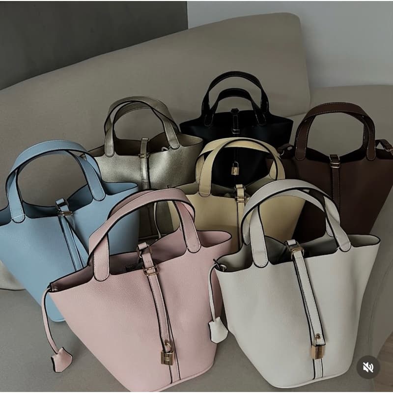 Bolsa Feminina Luxo com Alça Transversal | Couro Texturizado e Fecho Cadeado Elegante
