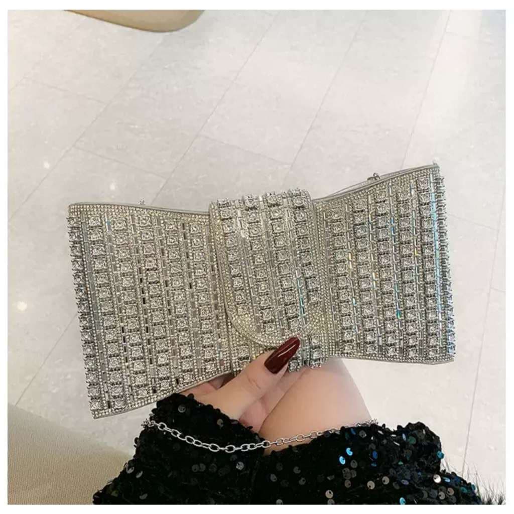 Bolsa Clutch de Strass para Festa - Elegância Única para Suas Noites Especiais no Brasil