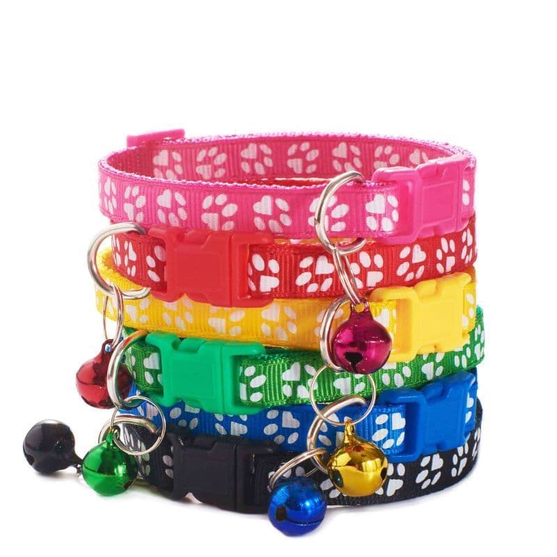 Kit Coleira Gato Cachorro Com Sininho Ajustável Anti Enforcamento Estampa Pegadas Cores Variadas 6unid/10unid