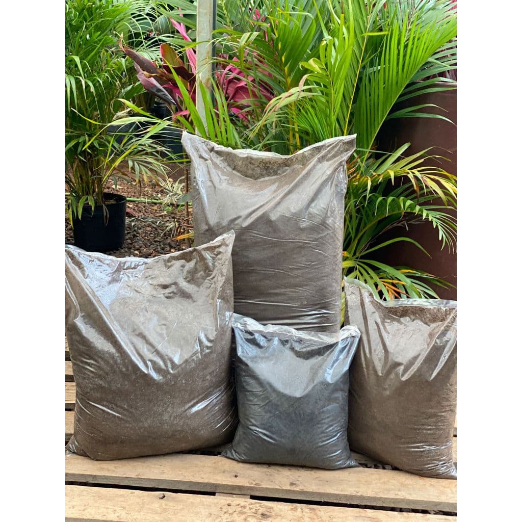 Terra Vegetal Adubada – Substrato Pronto para Plantas, Jardins, Vasos, Hortas e Floreiras