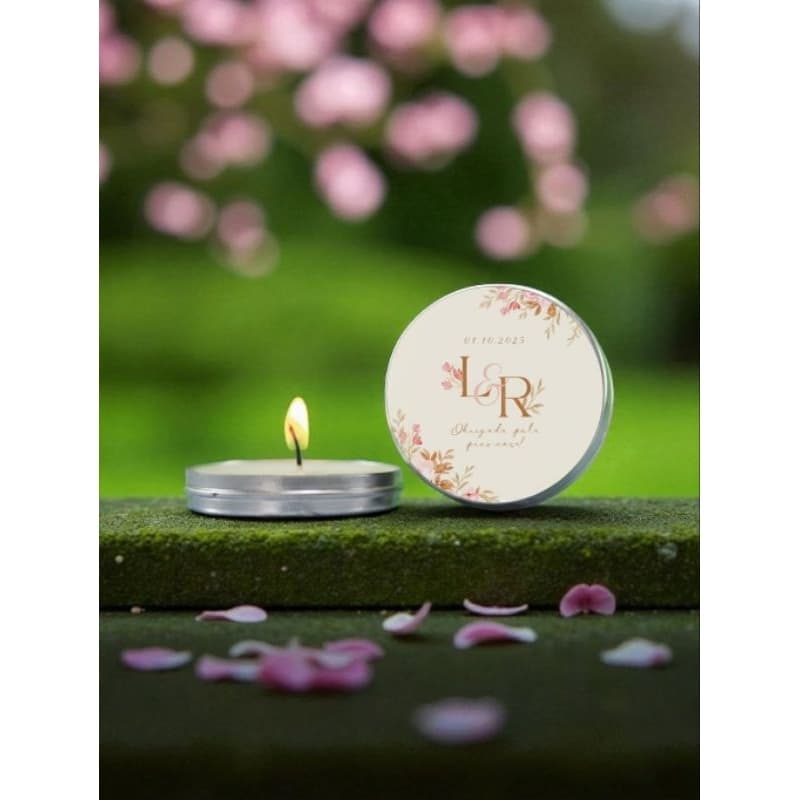Vela Aromática em Latinha 20g Personalizada – Lembrancinha Natal, Batizado, Chá de Bebê, Casamento – Embalada em Organza