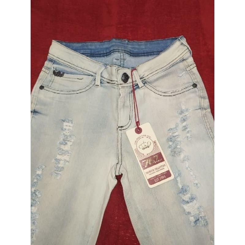 Calça jeans feminina, moda feminina, calça jeans rasgada, skinny, Veste 38.
