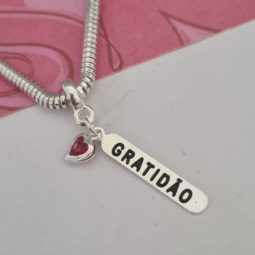 Berloque Plaquinha Gratidão com Coração rosa