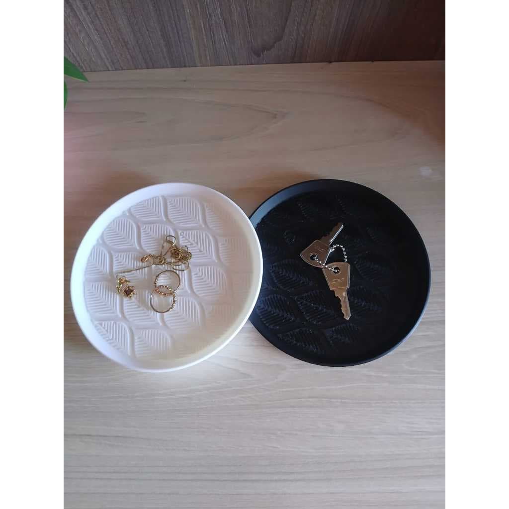 Bandejas decorativas 15x15 cm com folhas em alto relevo – Preta e Branca – Impressão 3D moderna