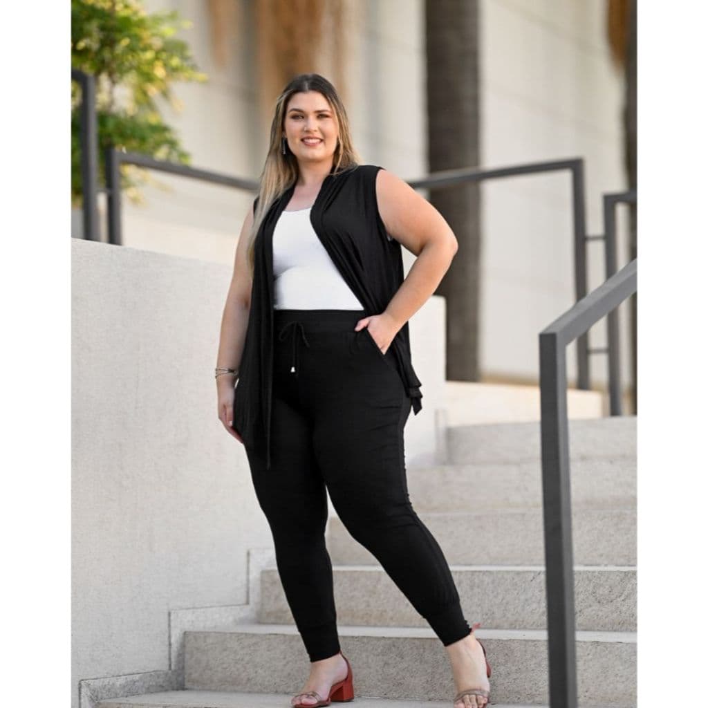 Conjunto Feminino Plus Size Calça Jogger e Colete Assimétrico de Ponta