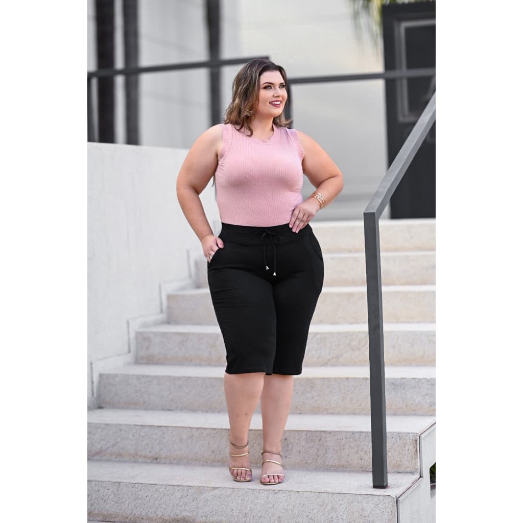 Bermuda Feminina Plus Size com Bolsos Cintura Alta