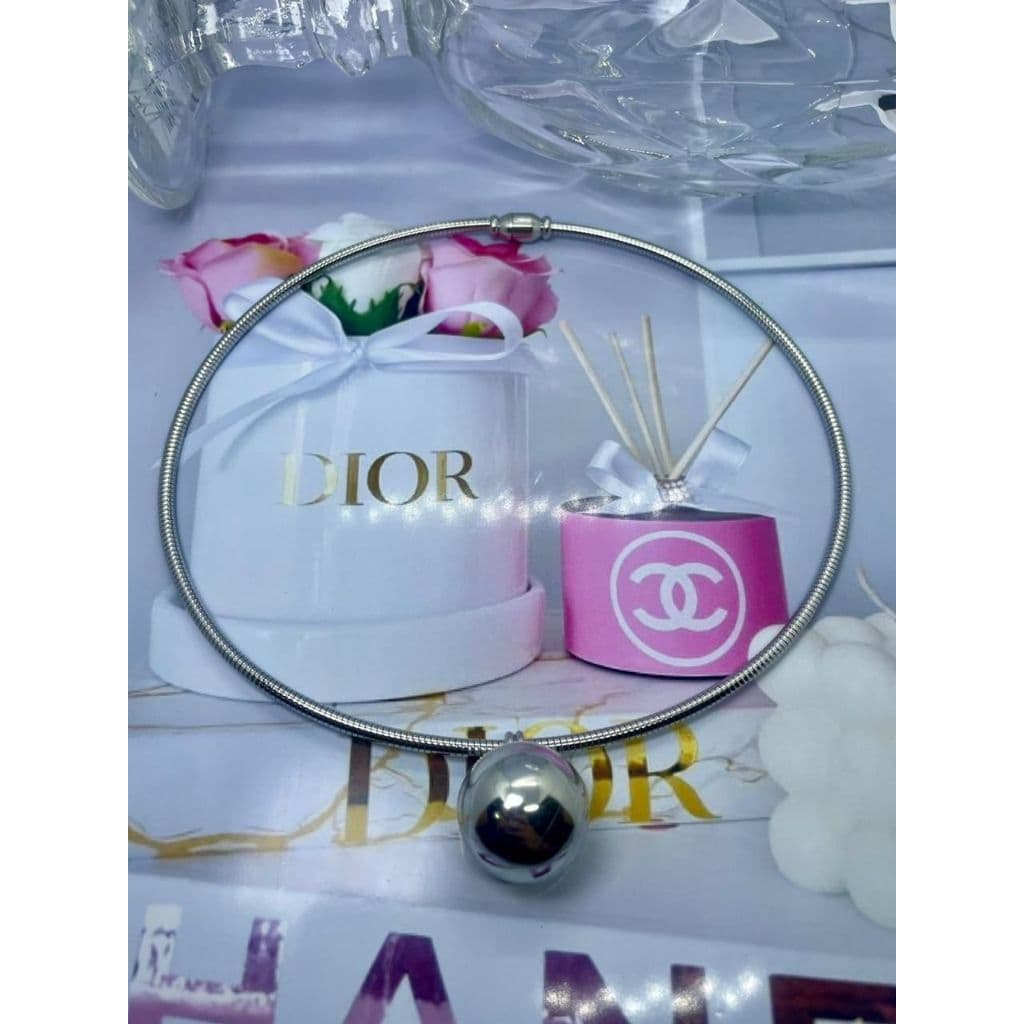 ✨ Choker Aro Rígido com Esfera Metálica Polida – Design Moderno e Sofisticado ✨