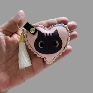 Chaveiro de Tecido Formato Coração Estampa Gato