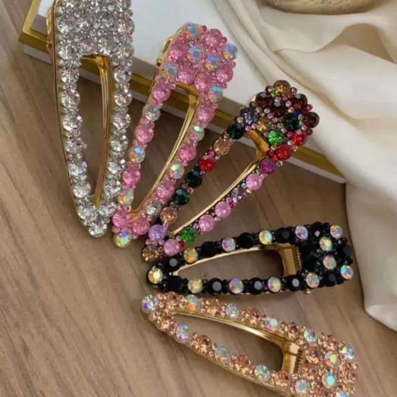 Par de Presilhas Bico de Pato com Strass