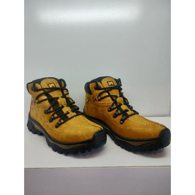 bota adventure Caterpillar amarela em couro legítimo