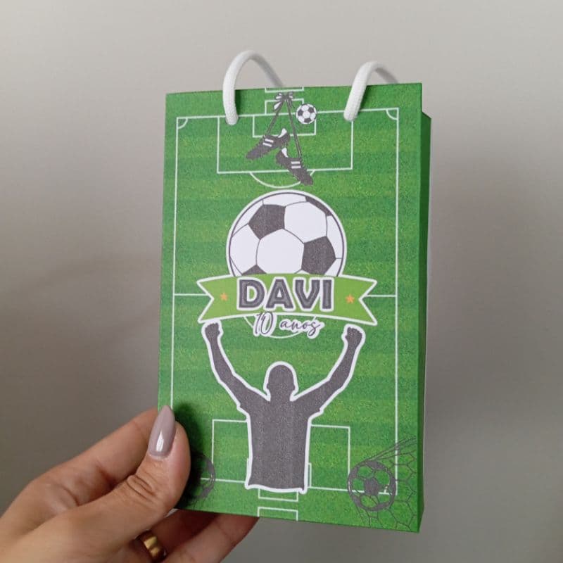 10 | 20 | 30 Sacolinhas Surpresa Lembrancinha Personalizada Futebol - PEGUE E MONTE - Com Nome e Idade