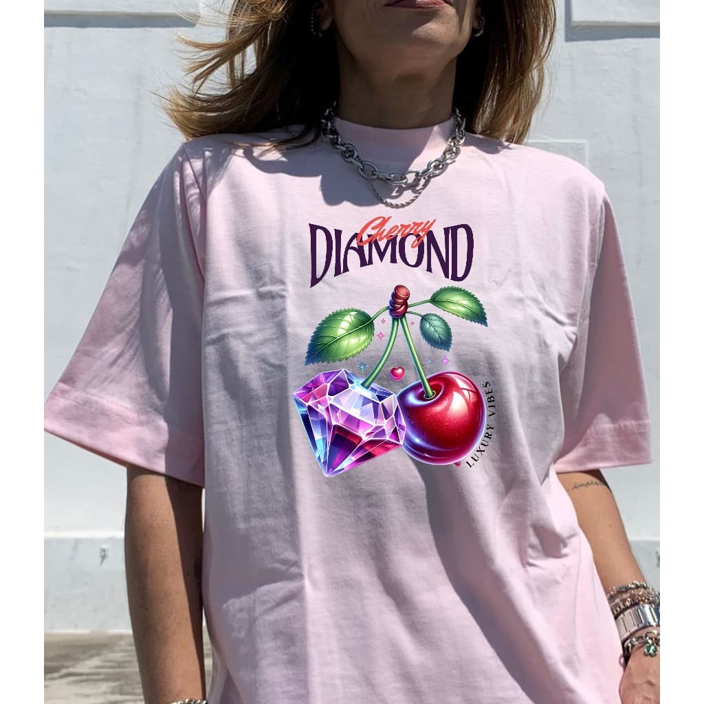 Camiseta Feminina Cherry Diamond – Gola Alta | 100% Algodão | Estampa Exclusiva