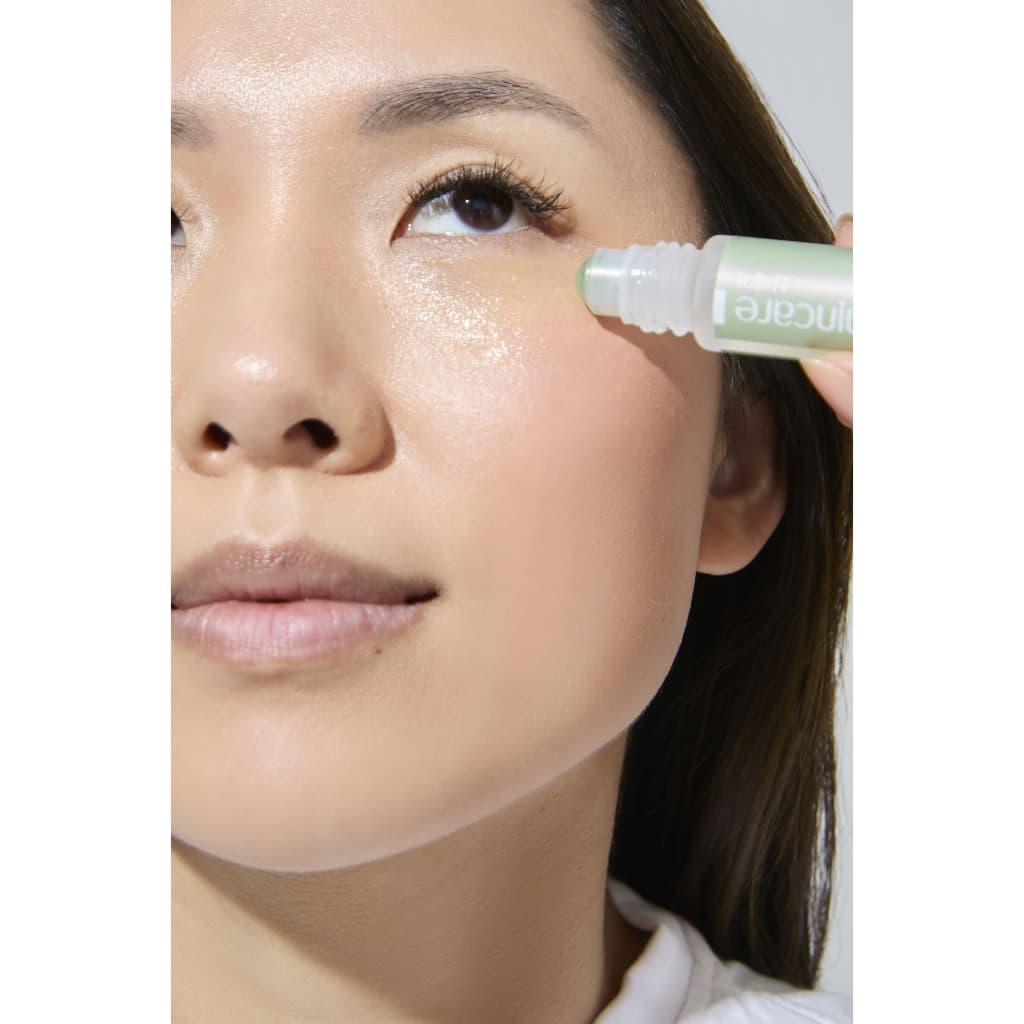 Sérum para a área dos olhos com aplicador de Pedra de Jade: com ginkgo biloba, chá verde e peptídeos