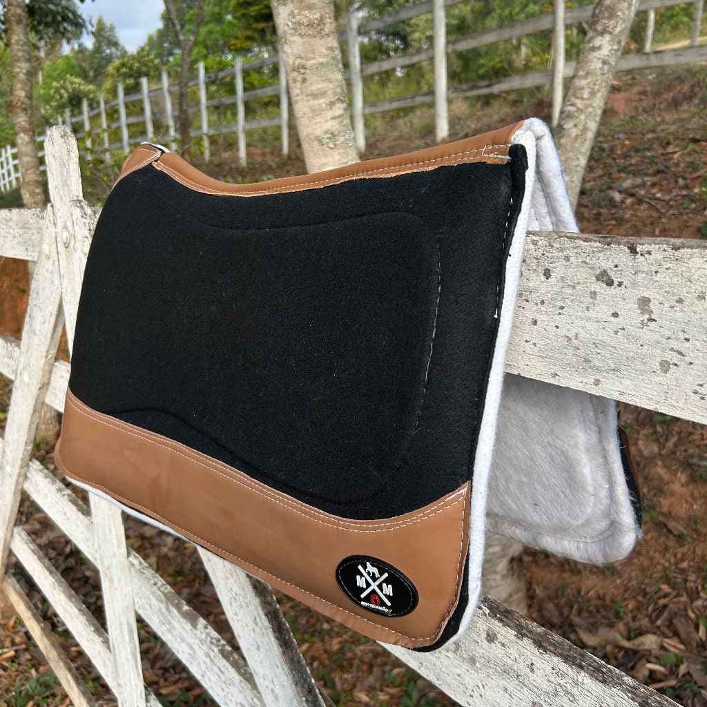 Manta para Cavalo Top Confort Macia com Protetor Anatomico Baixeiro