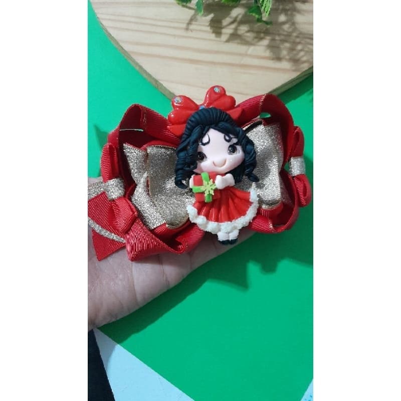 Laço infantil de menina de natal e ano novo com bonequinha de biscuit/laço infantil de luxo