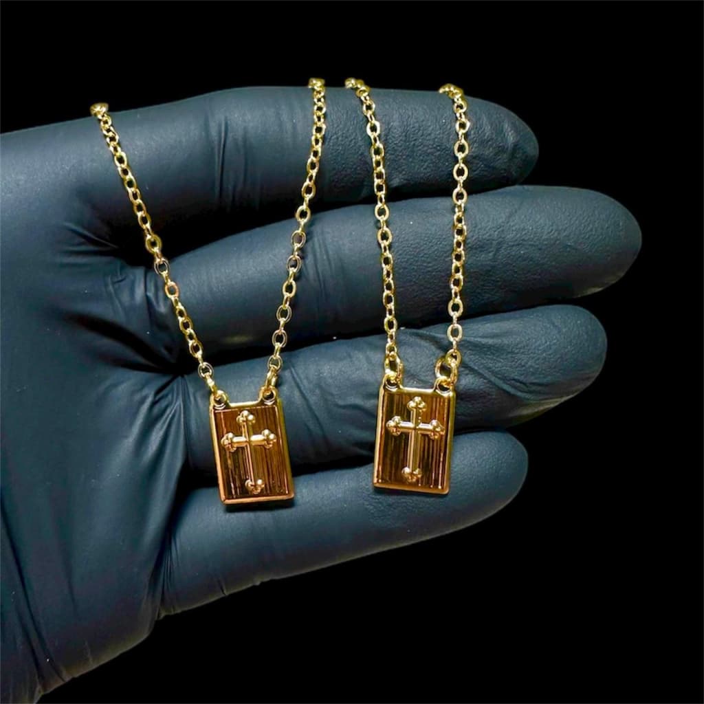 Escapulário Correntinha Cruz Masculino Banhado a Ouro 18k Liga de moeda Antiga Colar Masculino ouro.